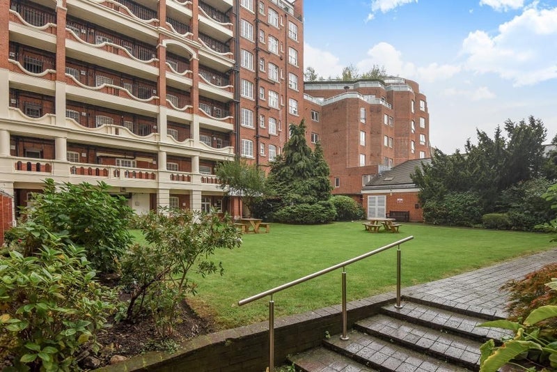 Room Grove End Road in City of Westminster