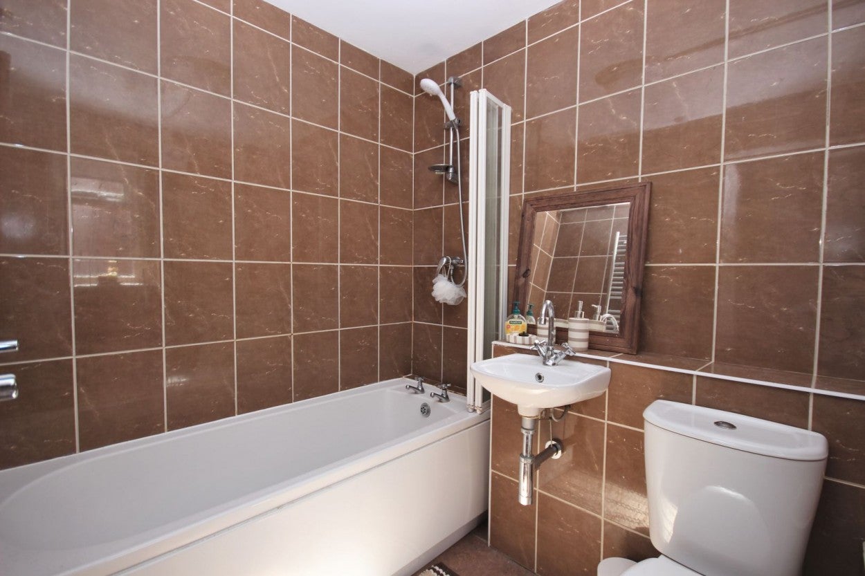 Flat Lonsdale Close in Widnes