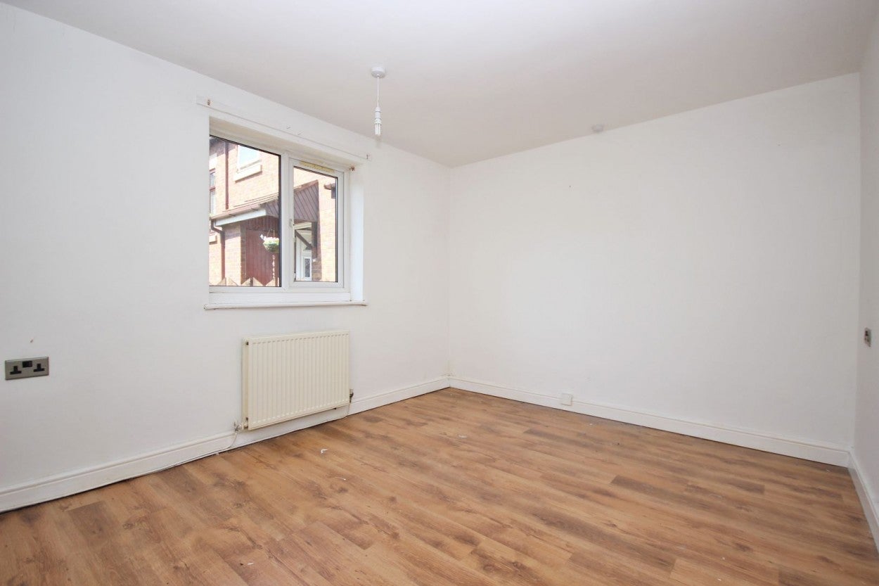 Flat Lonsdale Close in Widnes