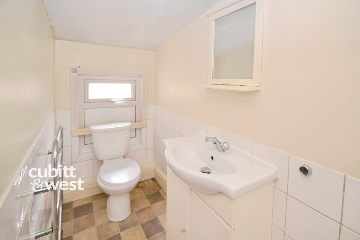 Flat Saxton Street in Gillingham