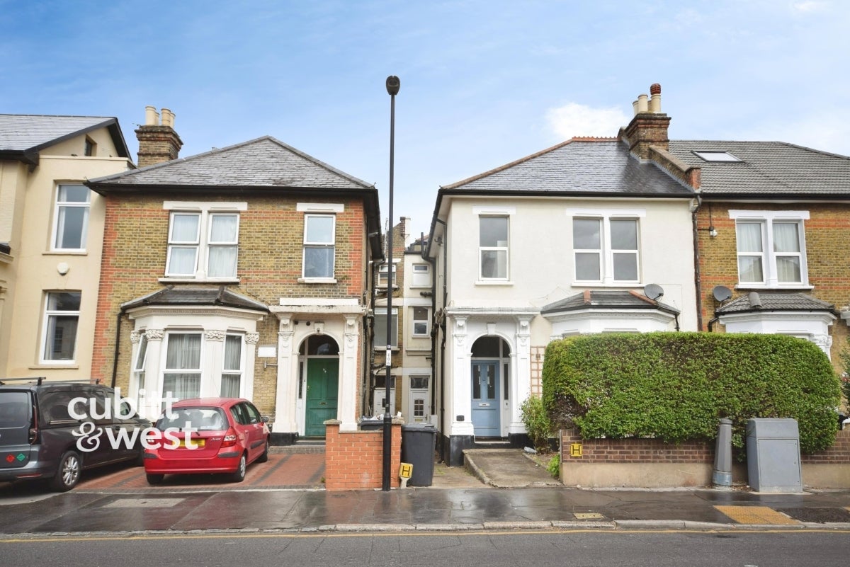 Flat Saxton Street in Gillingham