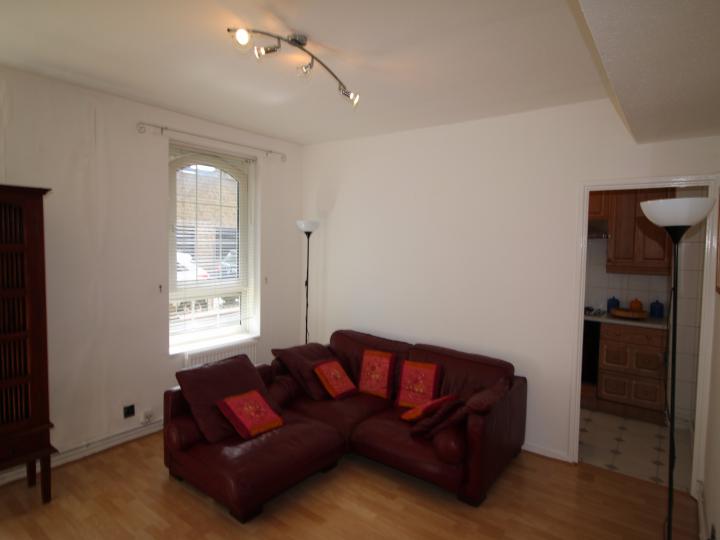 Flat Watts Street in London
