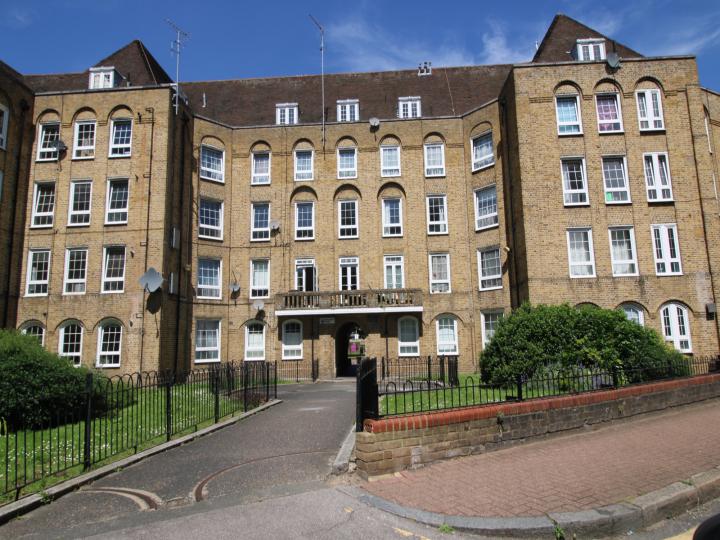 Flat Watts Street in London