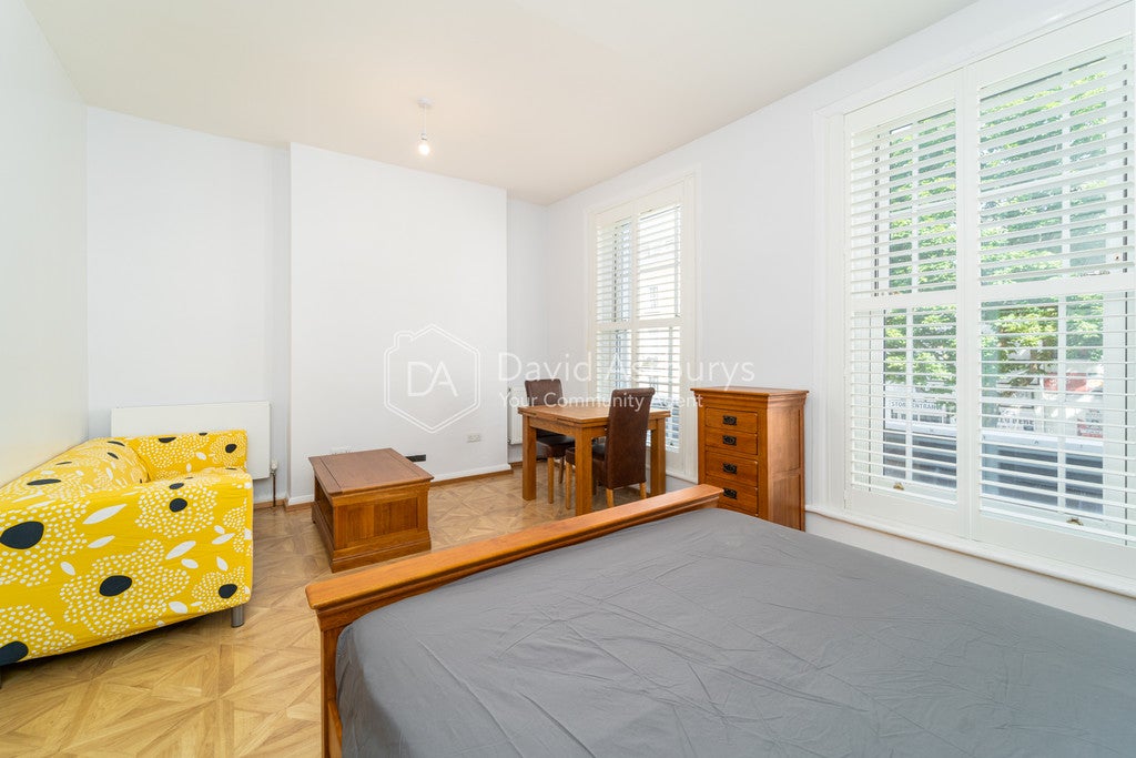 Flat Huntingdon Street in Greater London