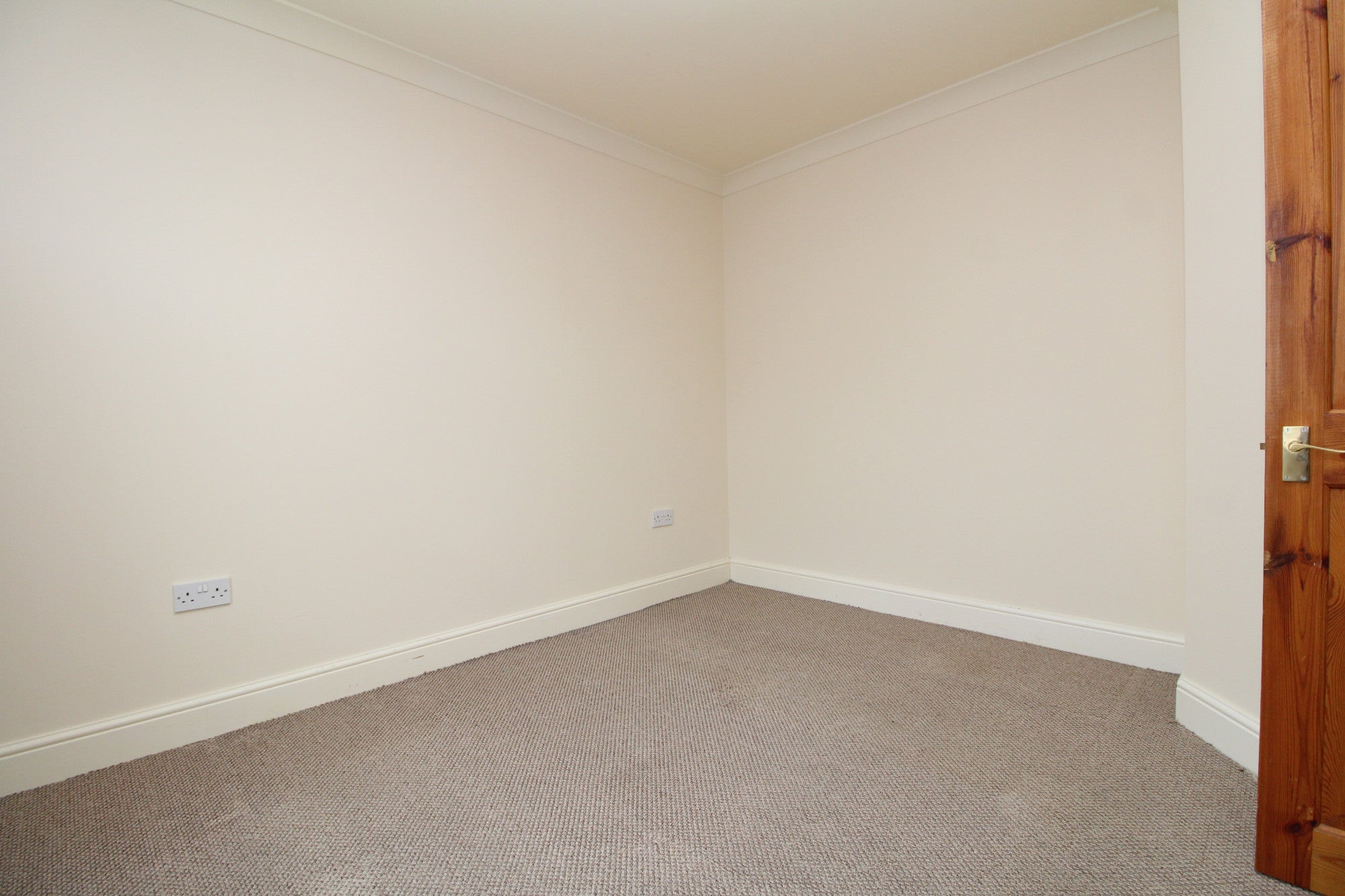 Flat Burleigh Walk in Greater London