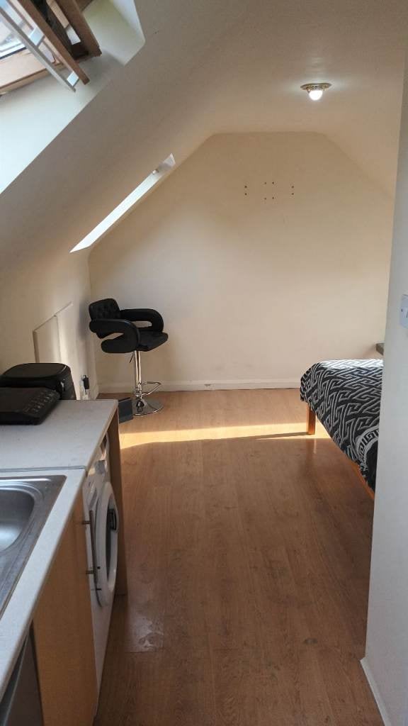Room Genever Close in Greater London