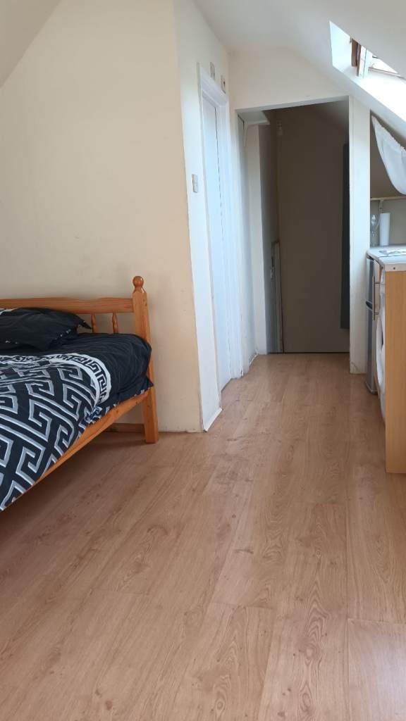 Room Genever Close in Greater London