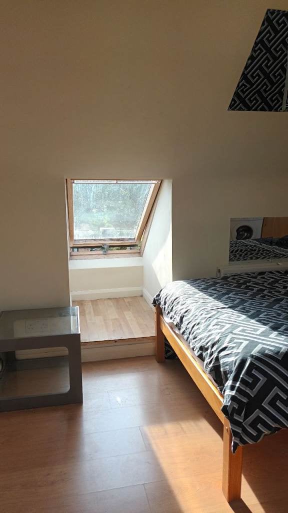Room Genever Close in Greater London