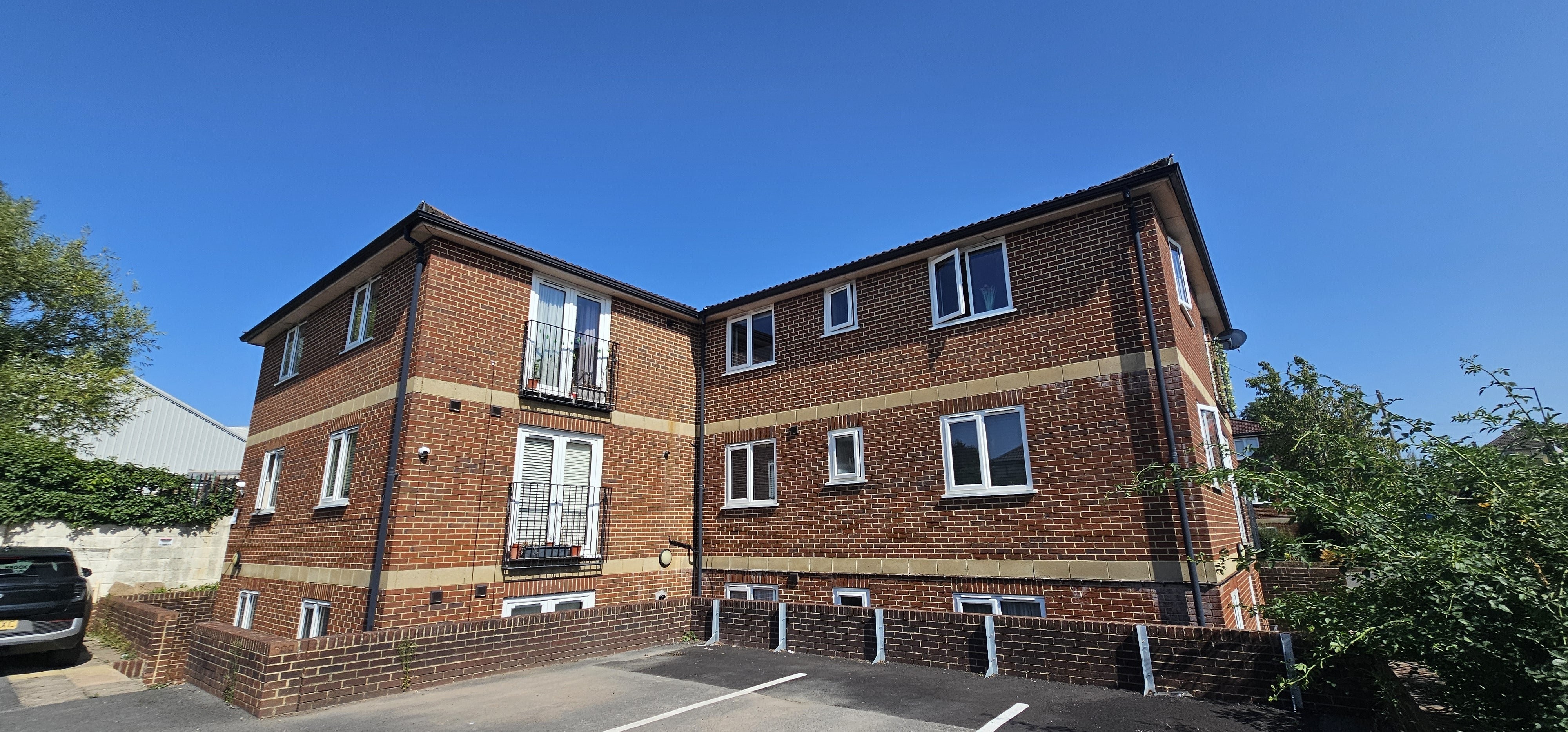 Flat Whitchurch Lane in Bristol