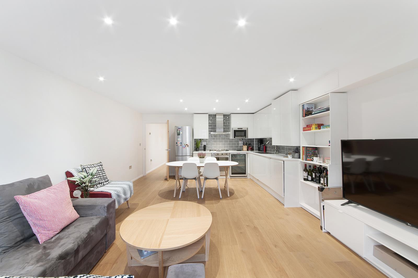 Flat Boundary Street in Greater London