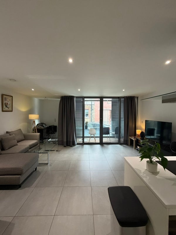 Room Union Street in Greater London
