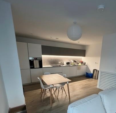 Room Brunner Road in Greater London
