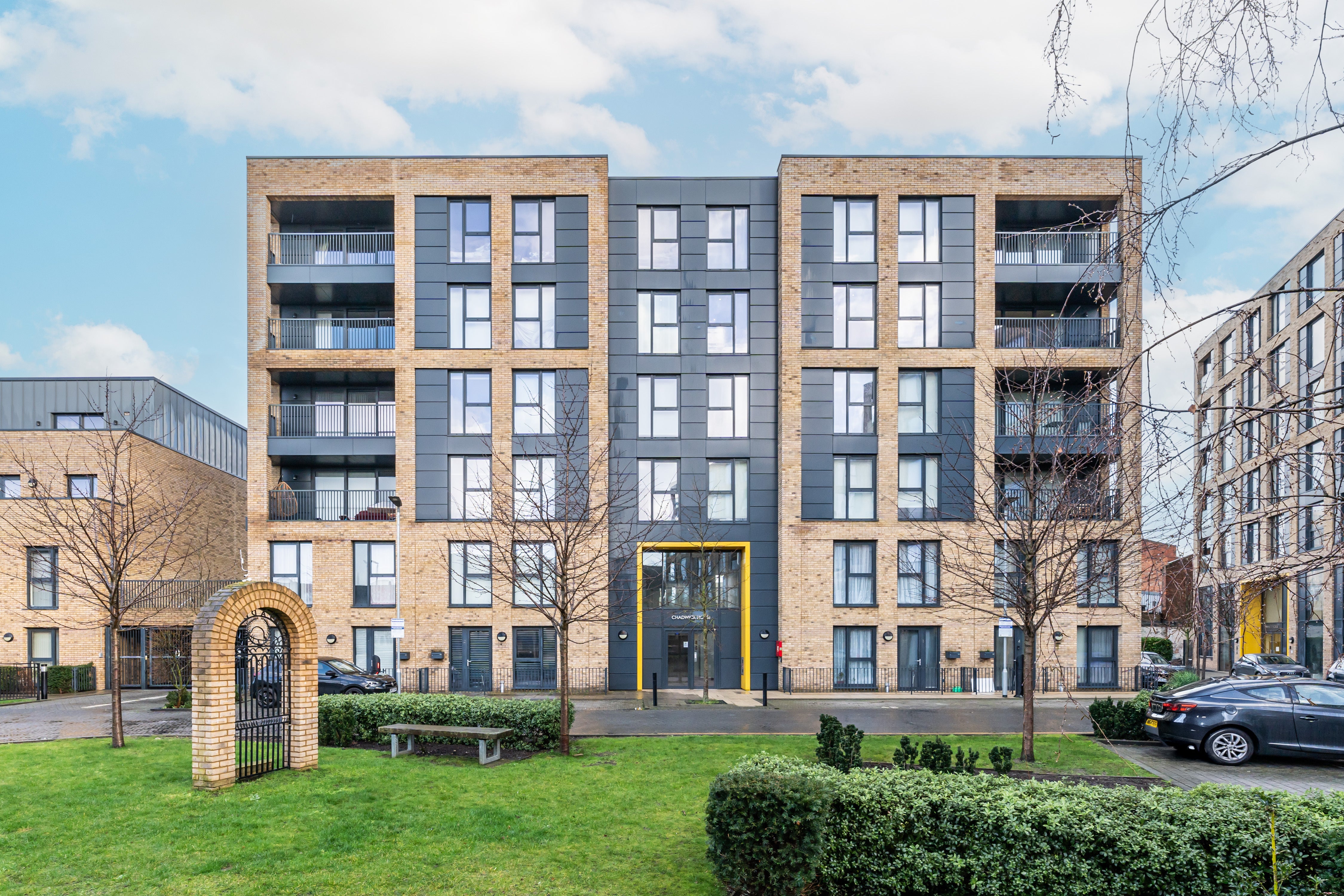 Flat Grafton Road in Greater London