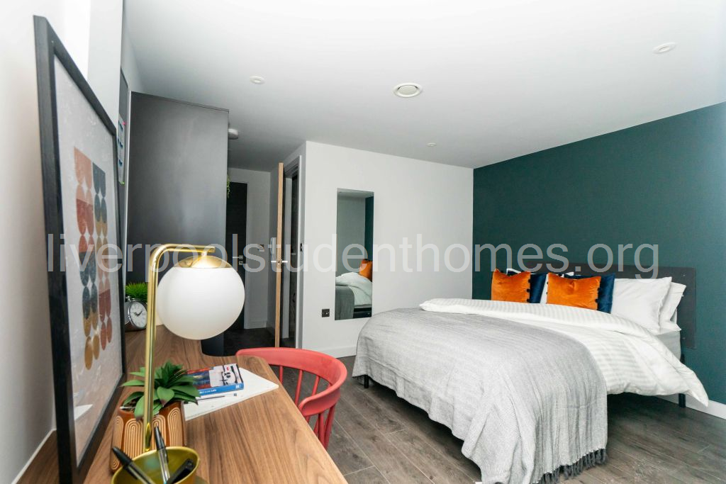 Room Shaw Street in Liverpool