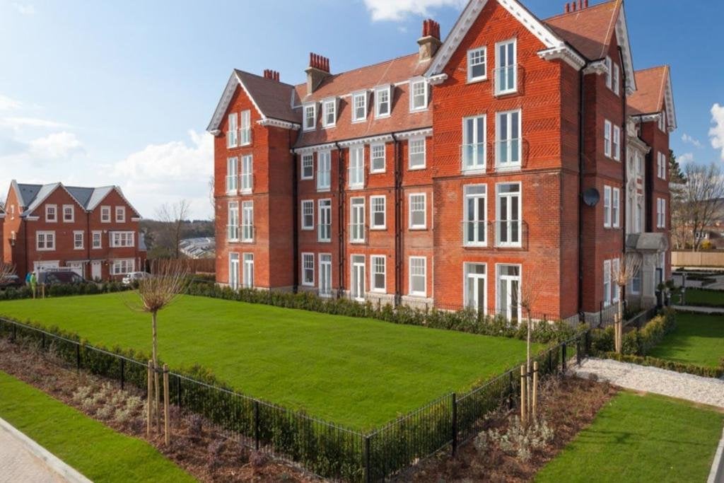 Flat Eversley Park in Folkestone and Hythe District