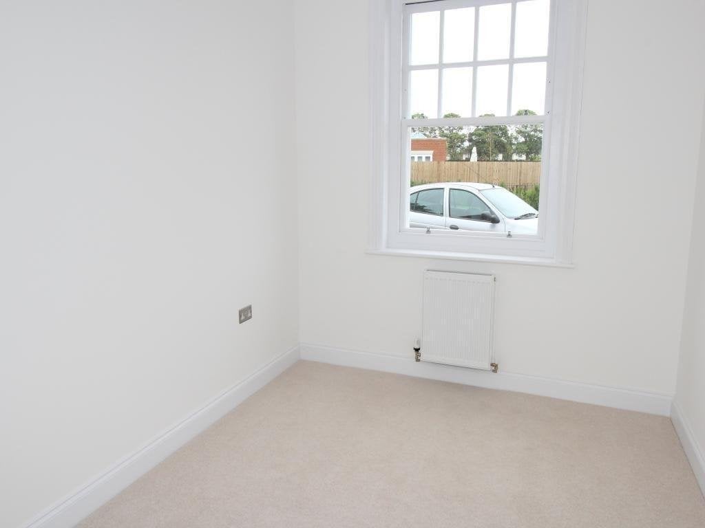 Flat Eversley Park in Folkestone and Hythe District