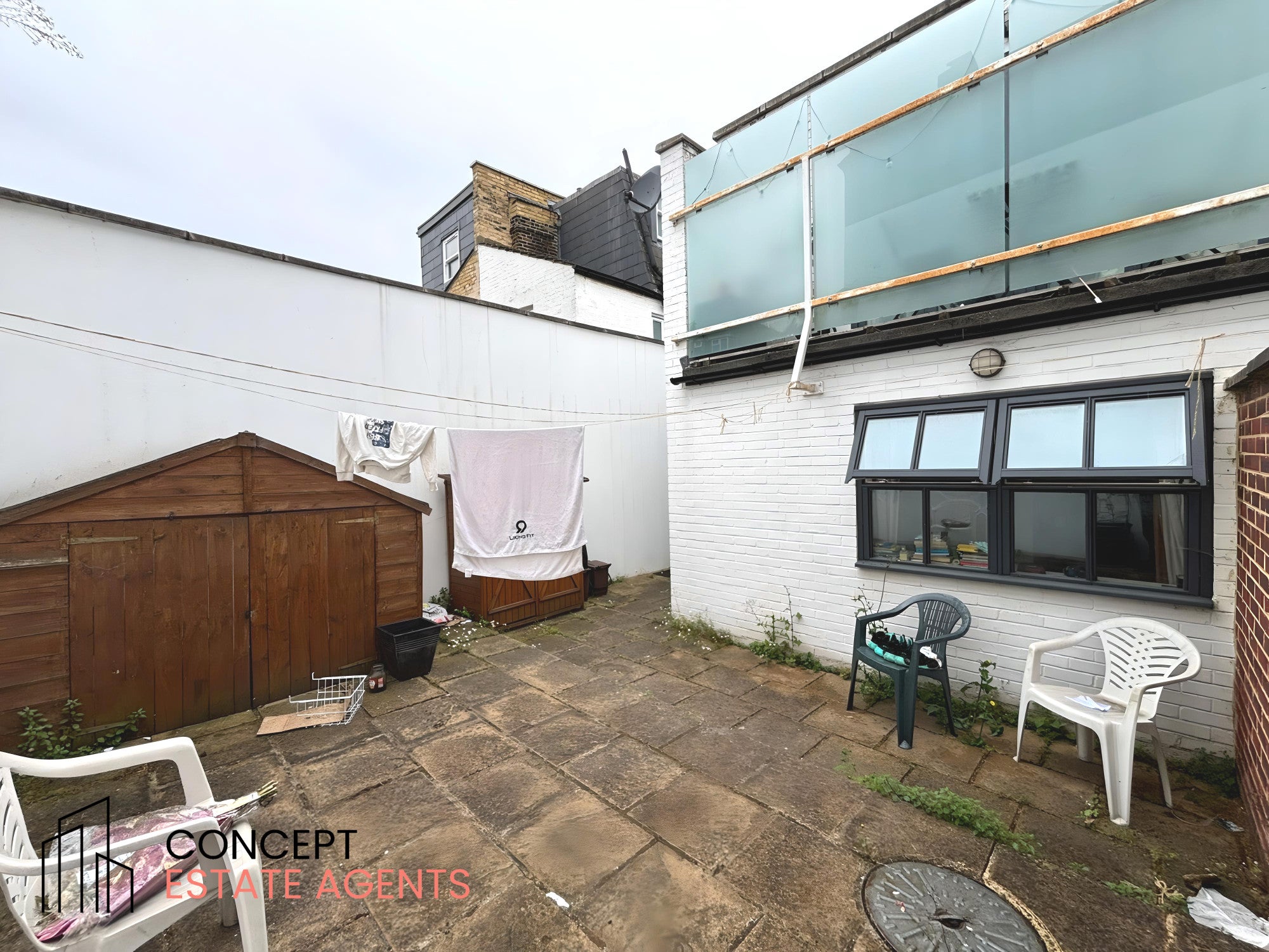 Flat Romberg Road in Greater London