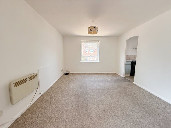 Flat Mapperton Close in Poole