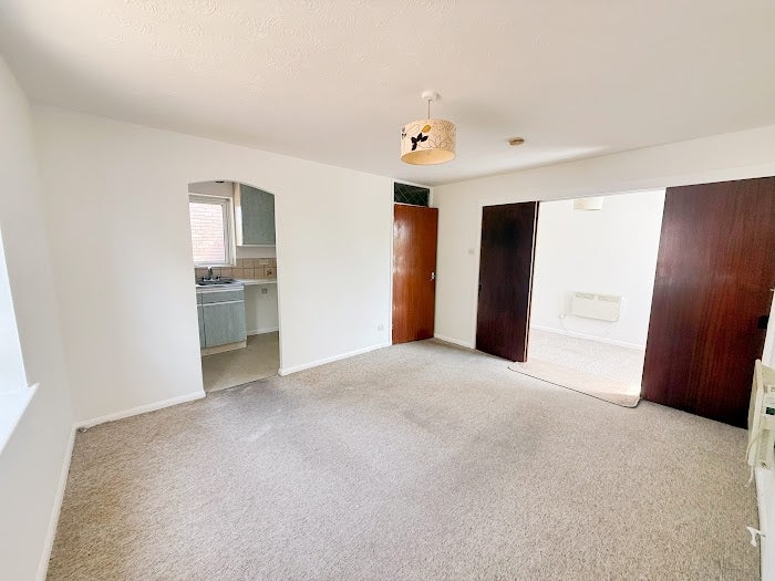 Flat Mapperton Close in Poole