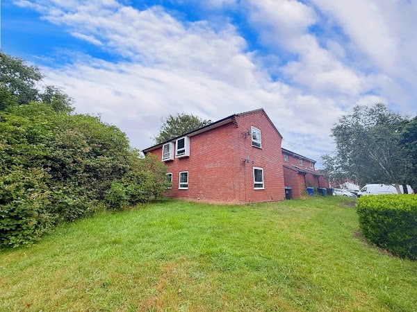 Flat Mapperton Close in Poole