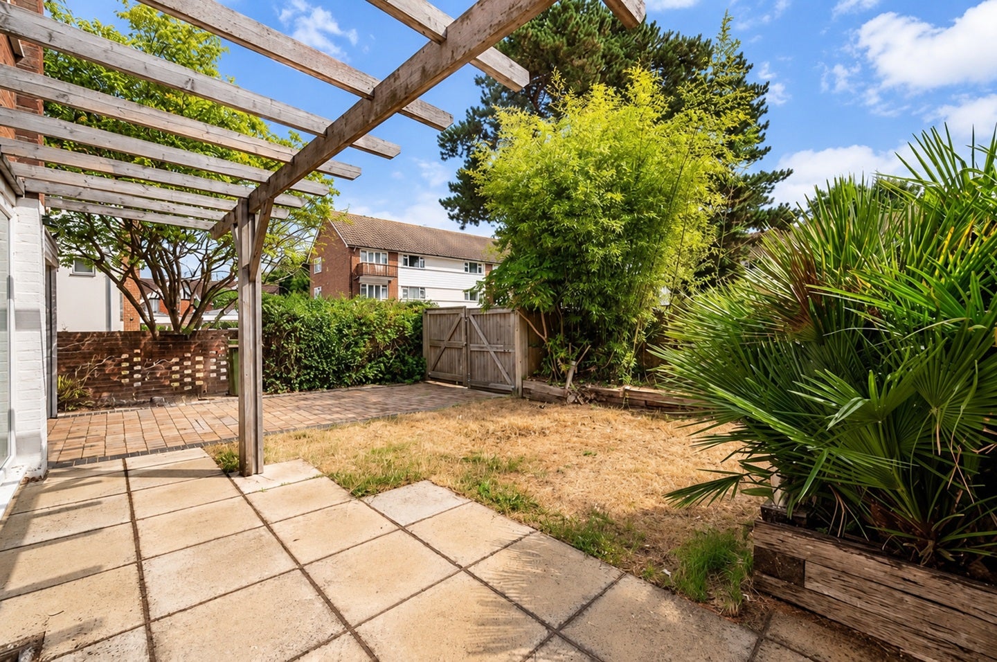 House Lindfield Gardens in Guildford