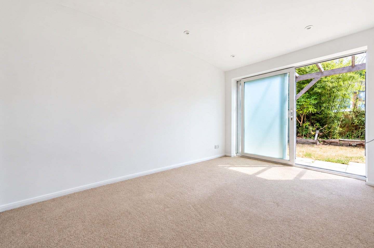 House Lindfield Gardens in Guildford
