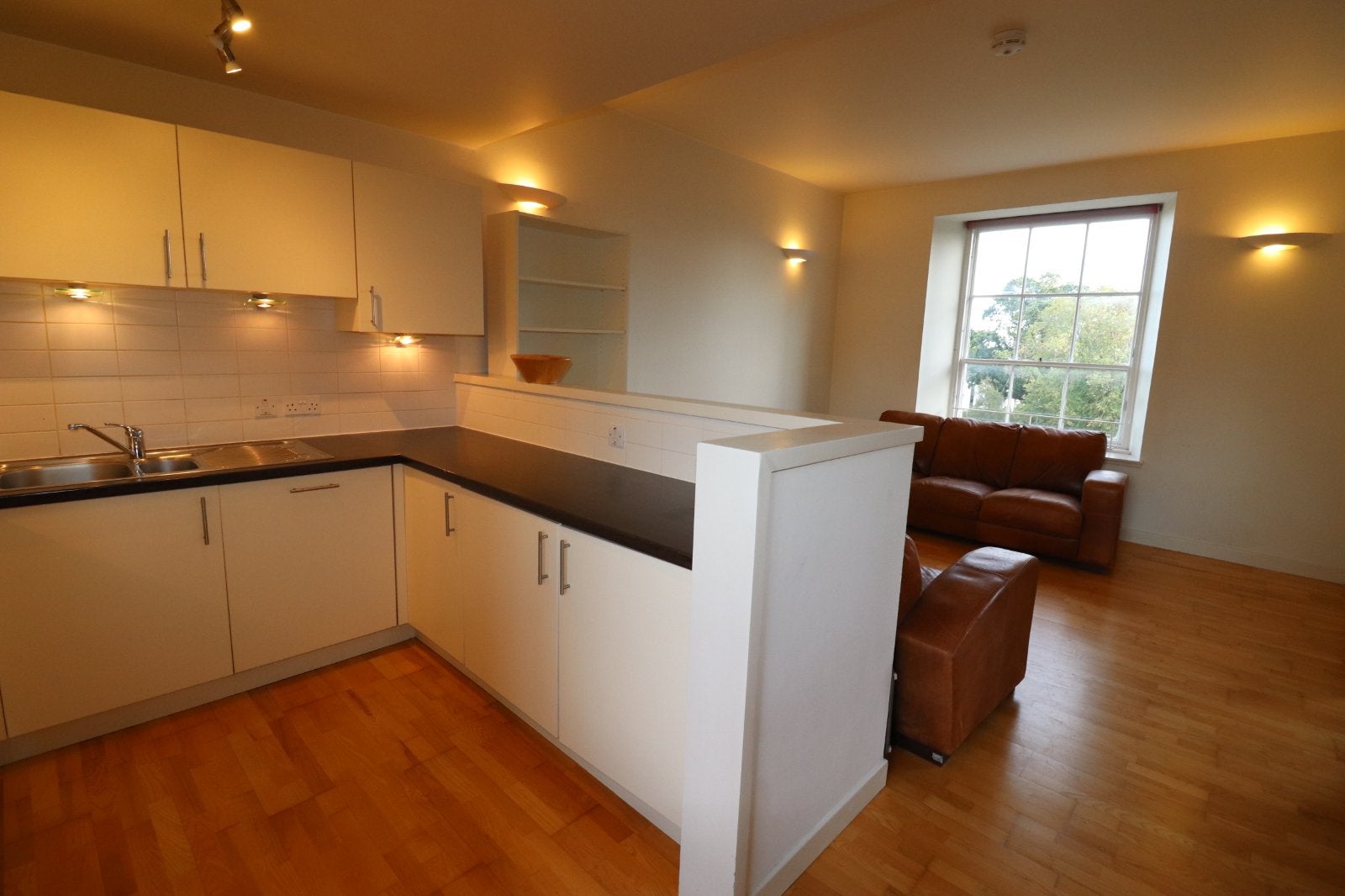 Flat Shaw Crescent in Aberdeen City