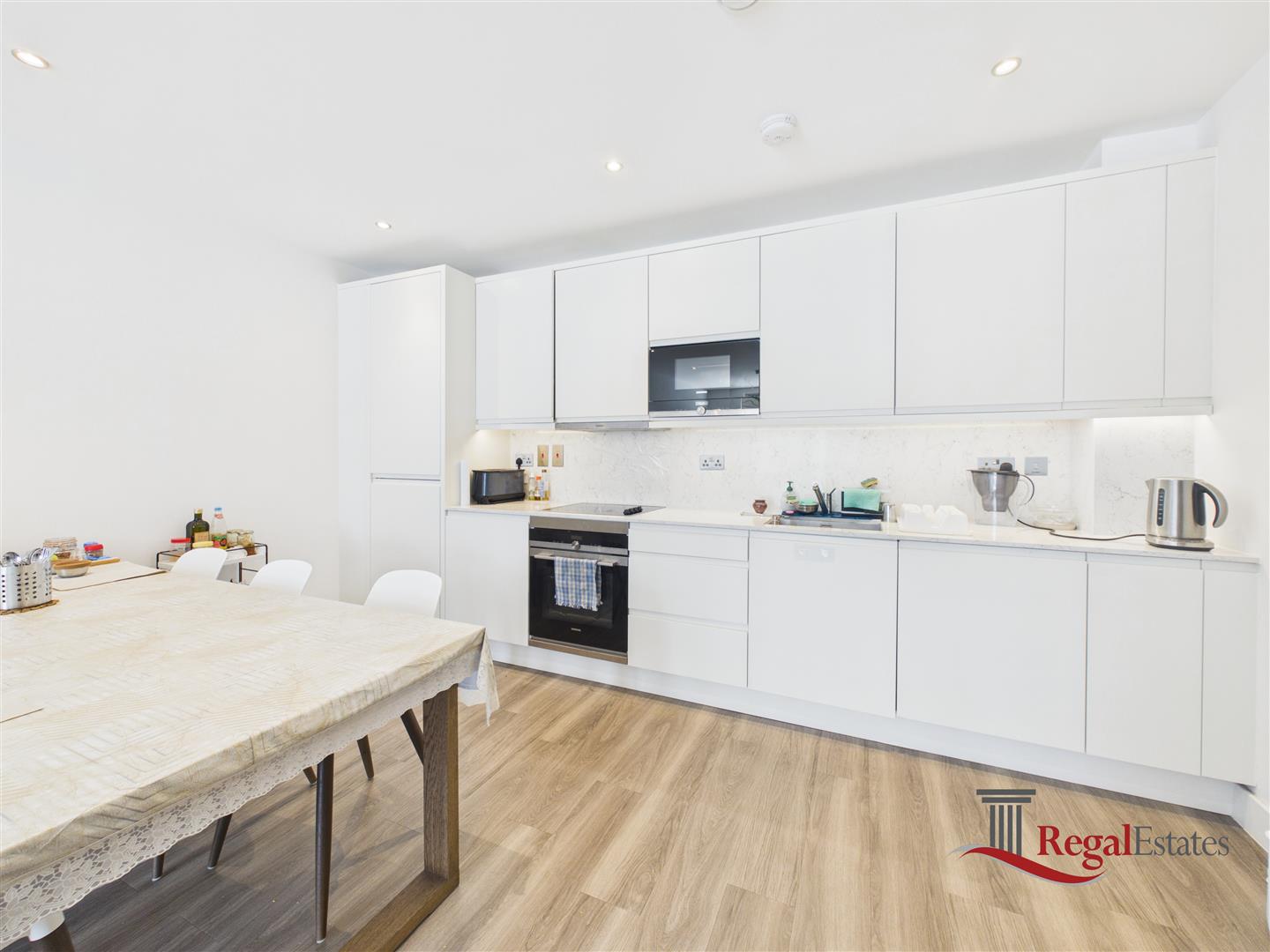 Flat Hoy Close in Greater London