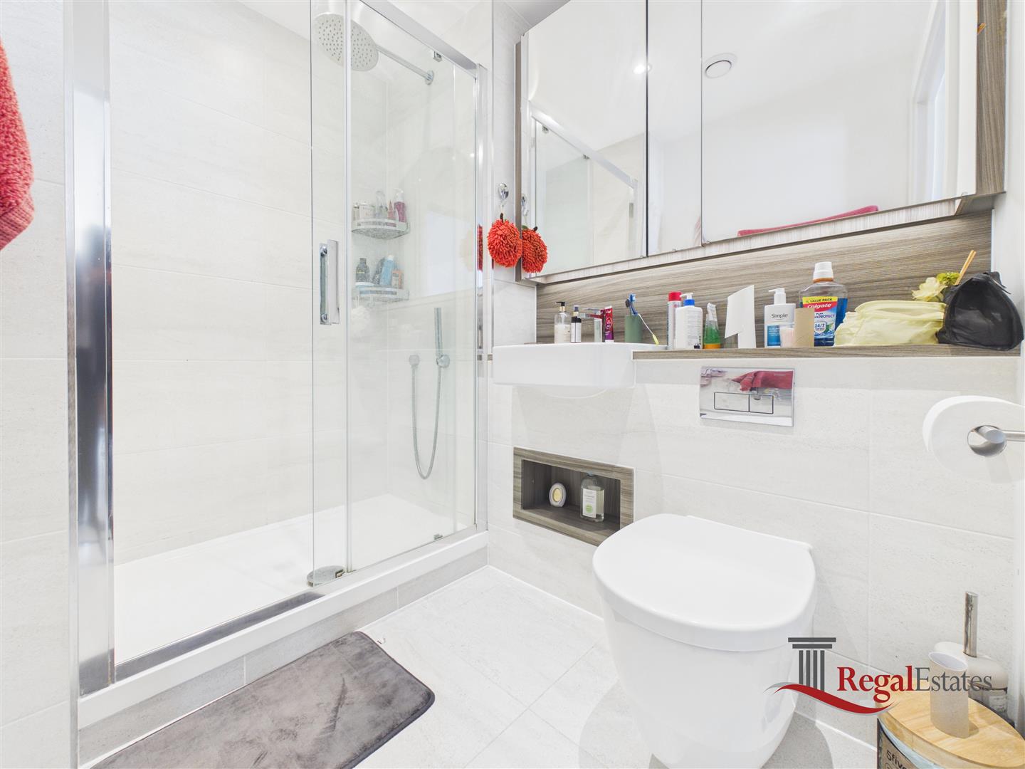Flat Hoy Close in Greater London