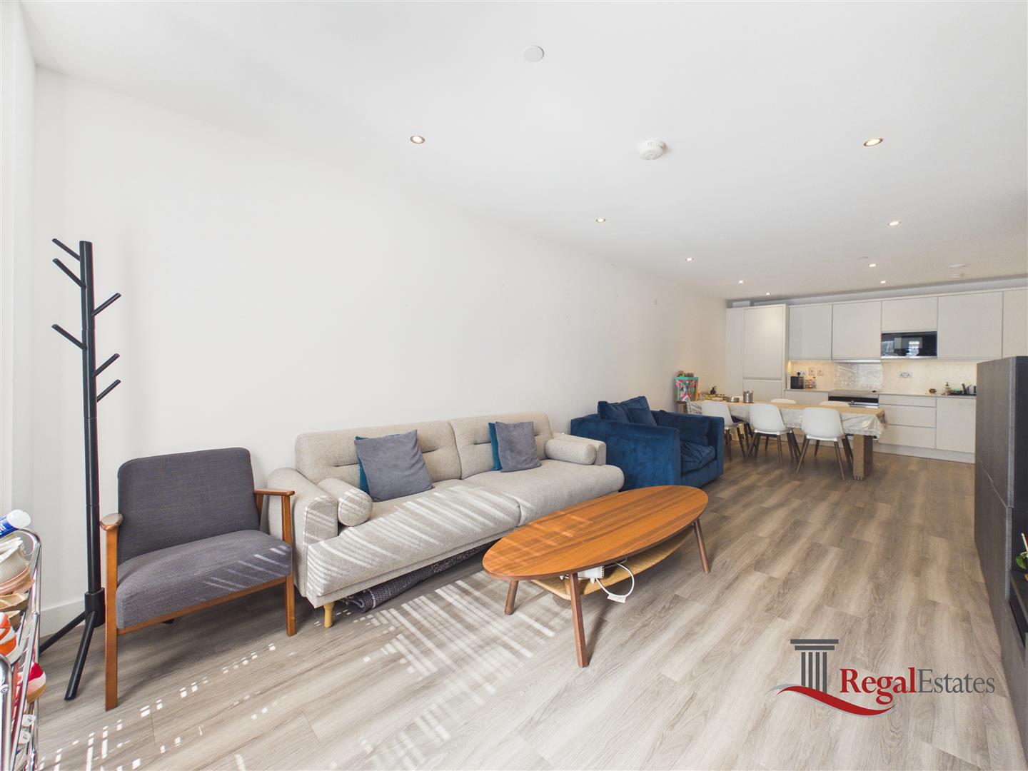 Flat Hoy Close in Greater London