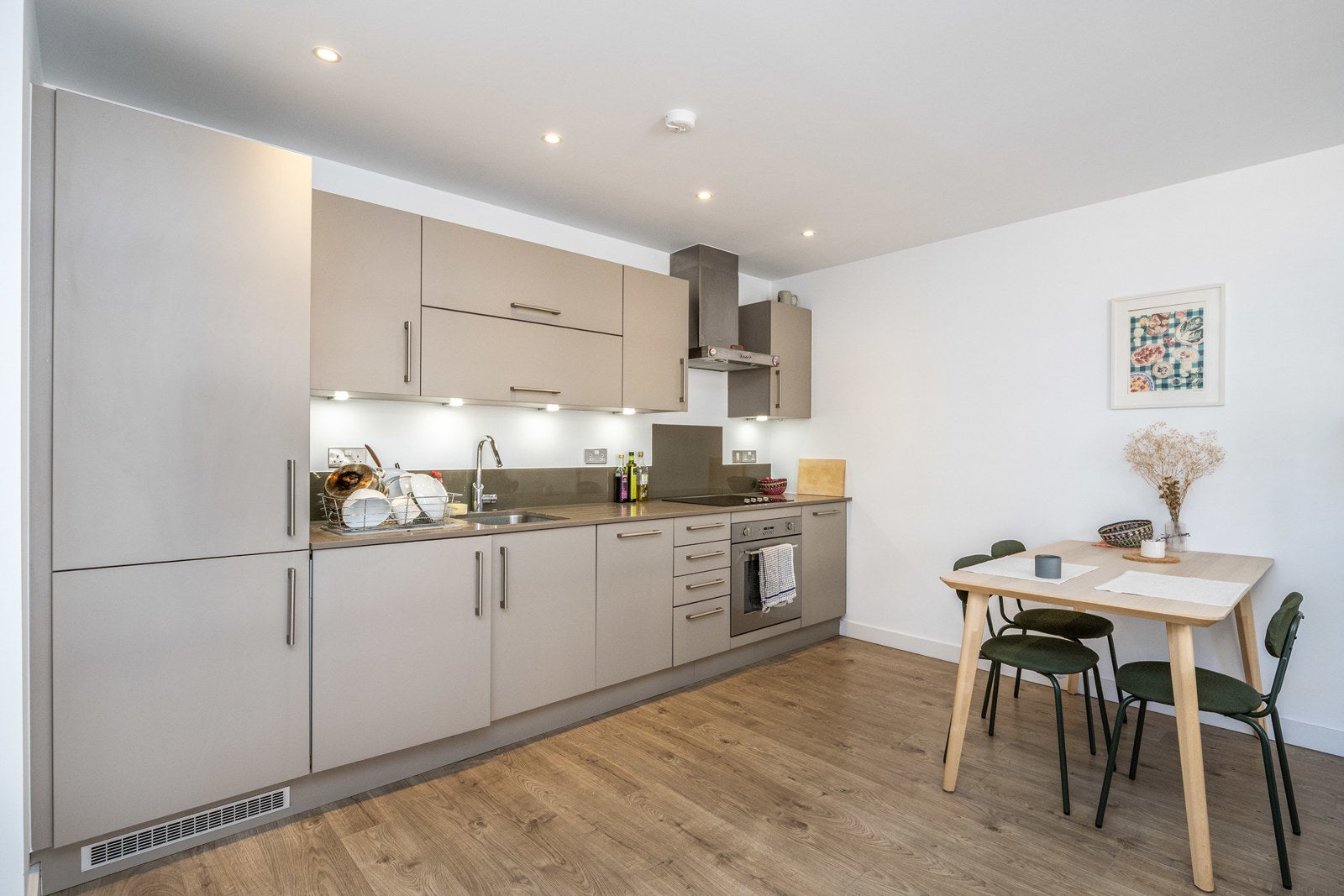 Flat Frampton Park Road in Greater London