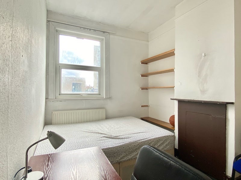 Flat Lillie Road in Greater London