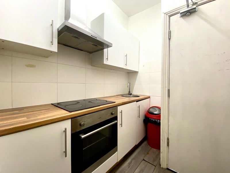Flat Lillie Road in Greater London