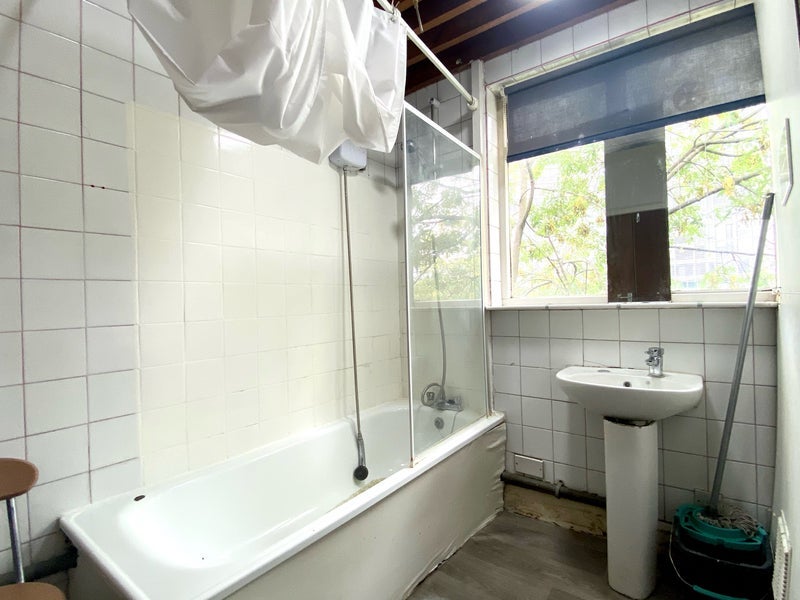 Flat Lillie Road in Greater London