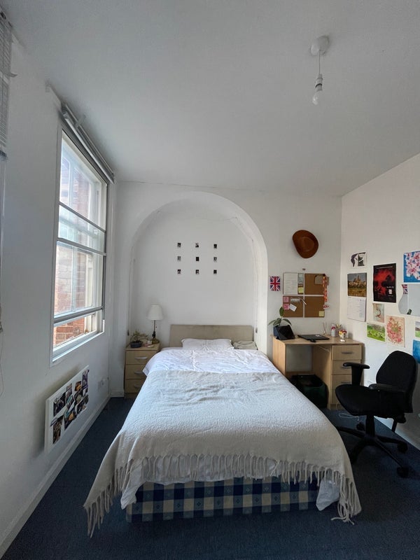 Room Regent Court in Nottingham