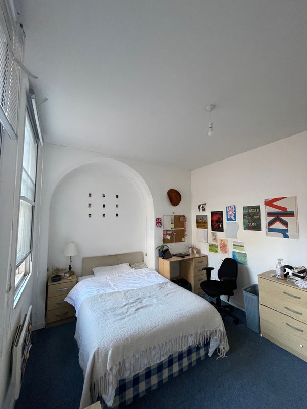 Room Regent Court in Nottingham