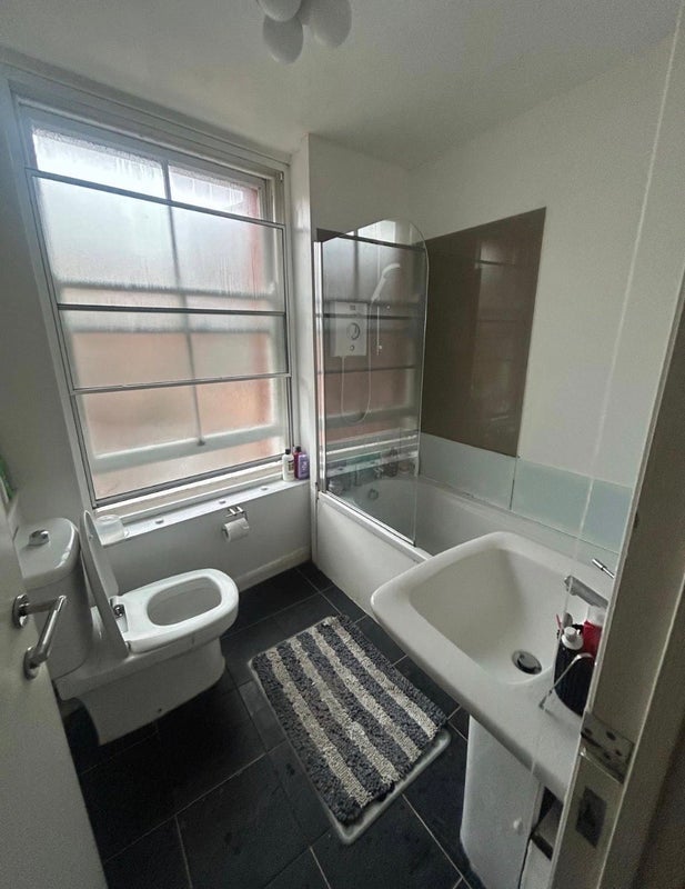 Room Regent Court in Nottingham
