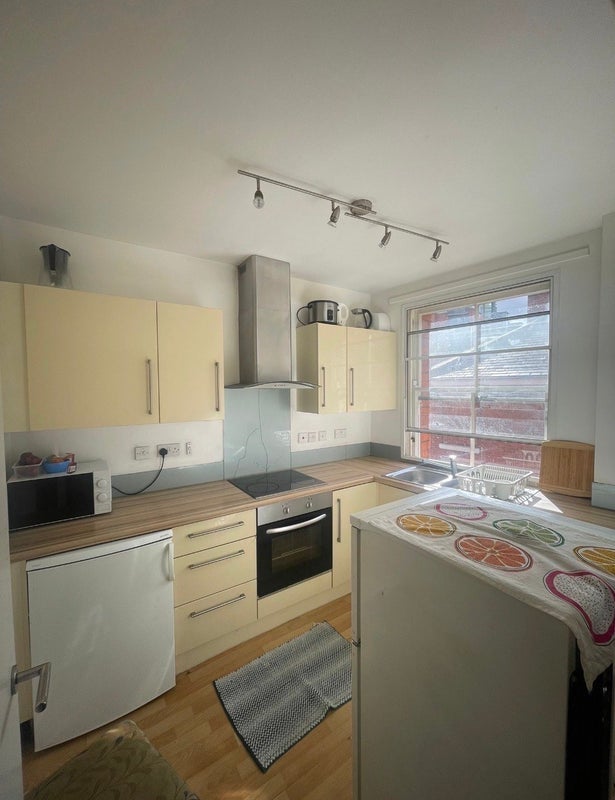 Room Regent Court in Nottingham