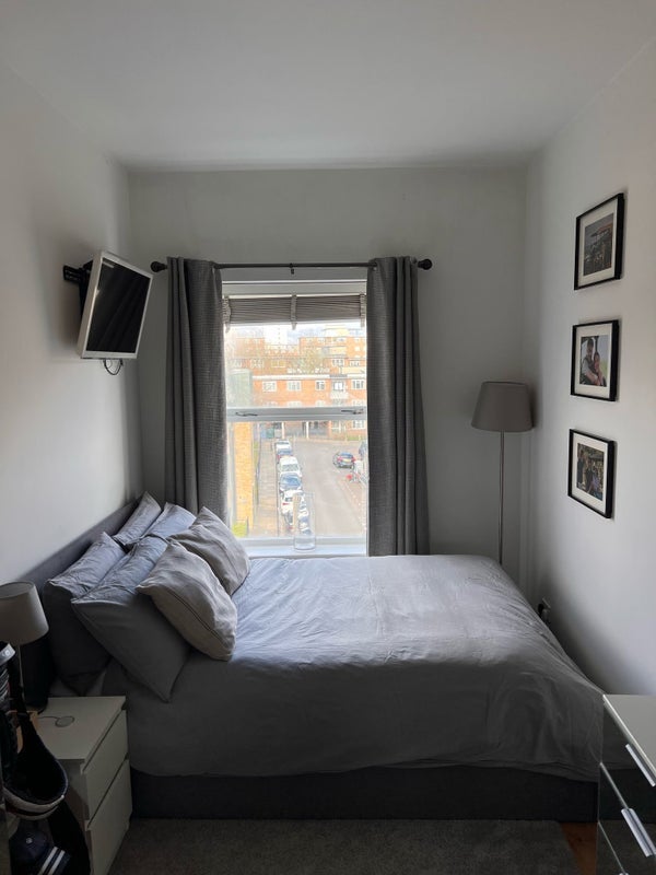 Room Binfield Road in Greater London