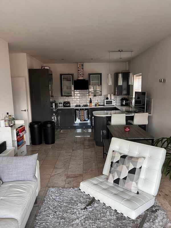 Room Binfield Road in Greater London