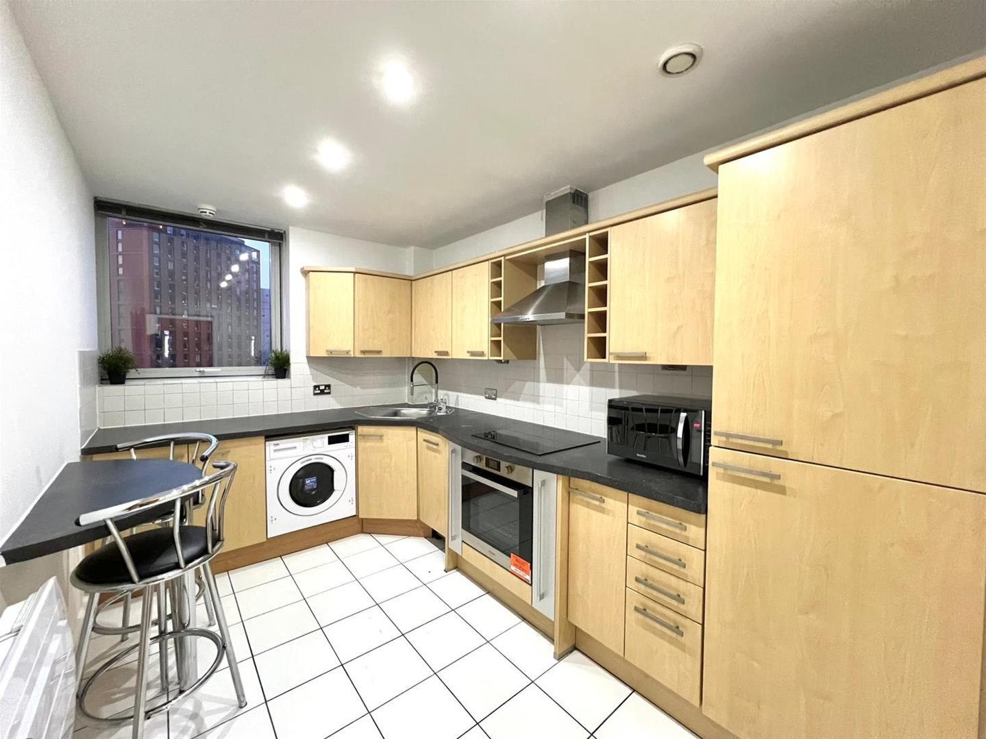Flat Blackwall Way in Greater London