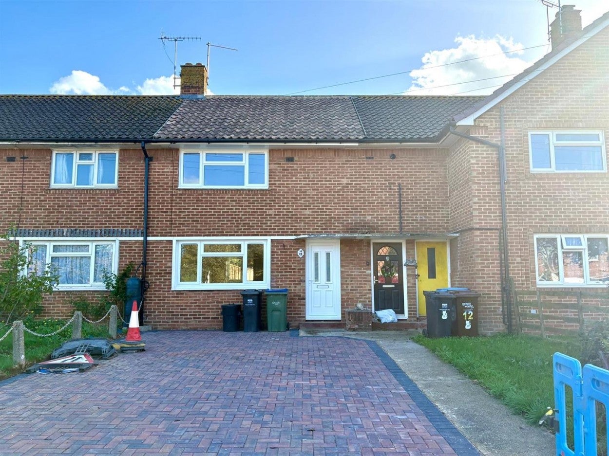 House Manning Road in Arun