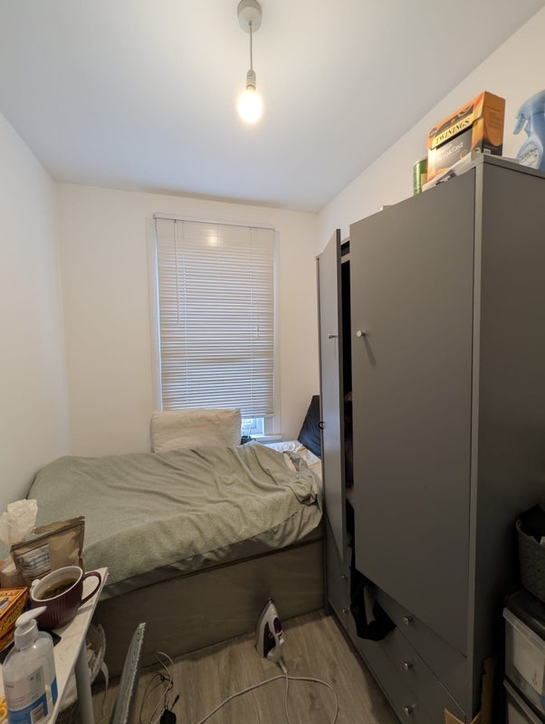 Room Romford Road in Greater London