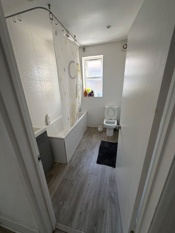 Room Romford Road in Greater London