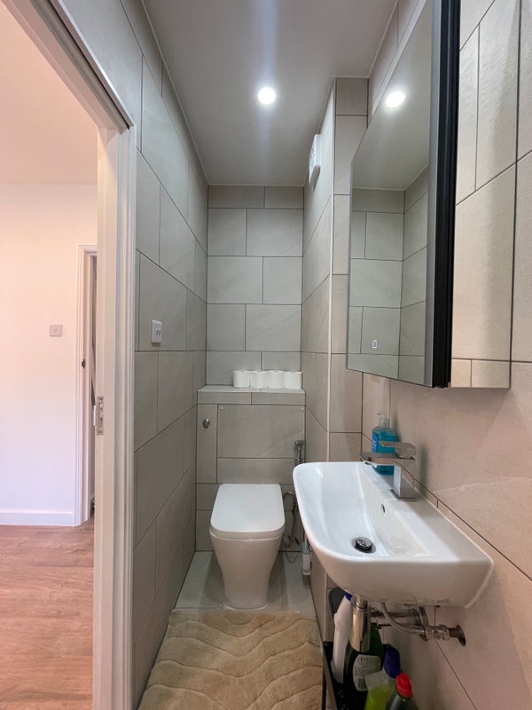 Room Young Road in Greater London