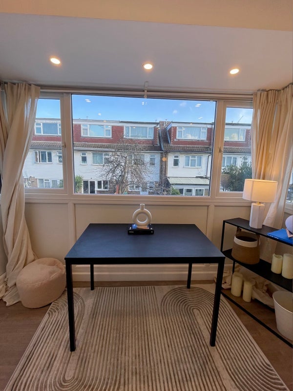 Room Young Road in Greater London