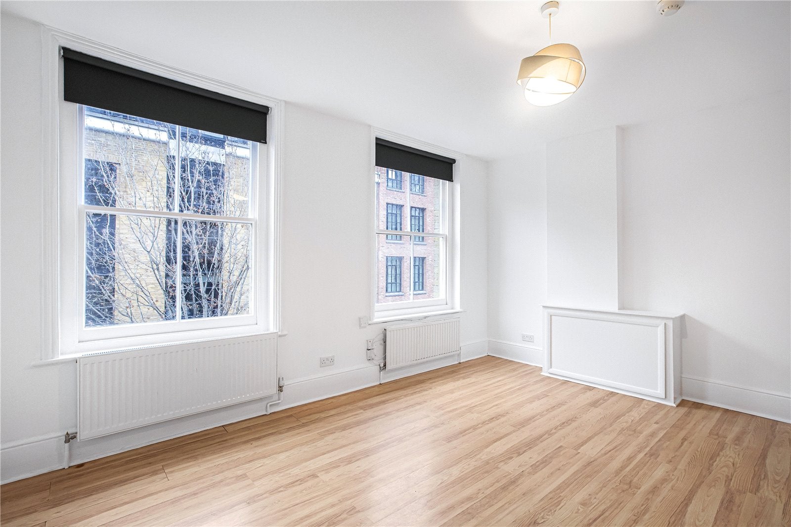 Flat Scrutton Street in Greater London