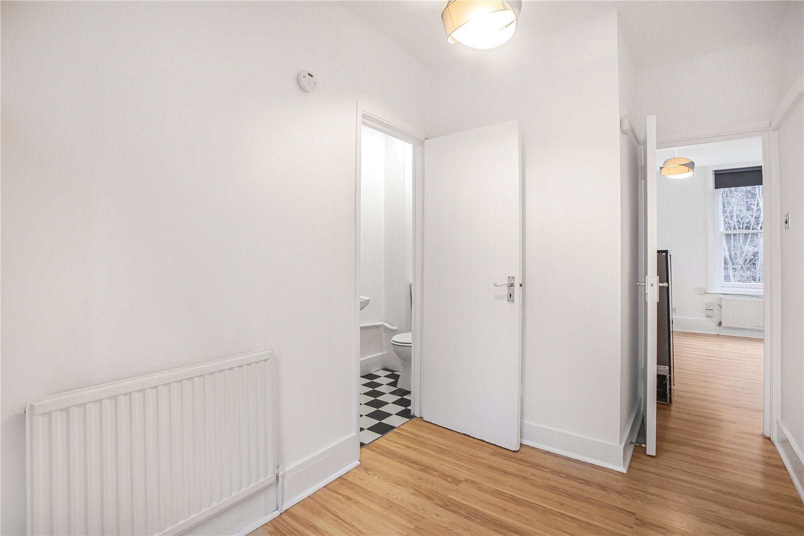 Flat Scrutton Street in Greater London