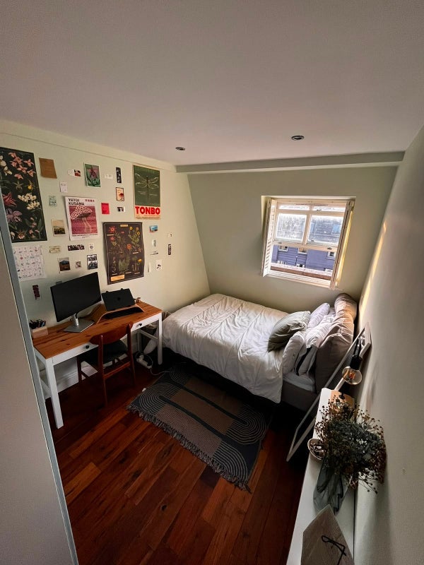 Room Temple Street in Greater London