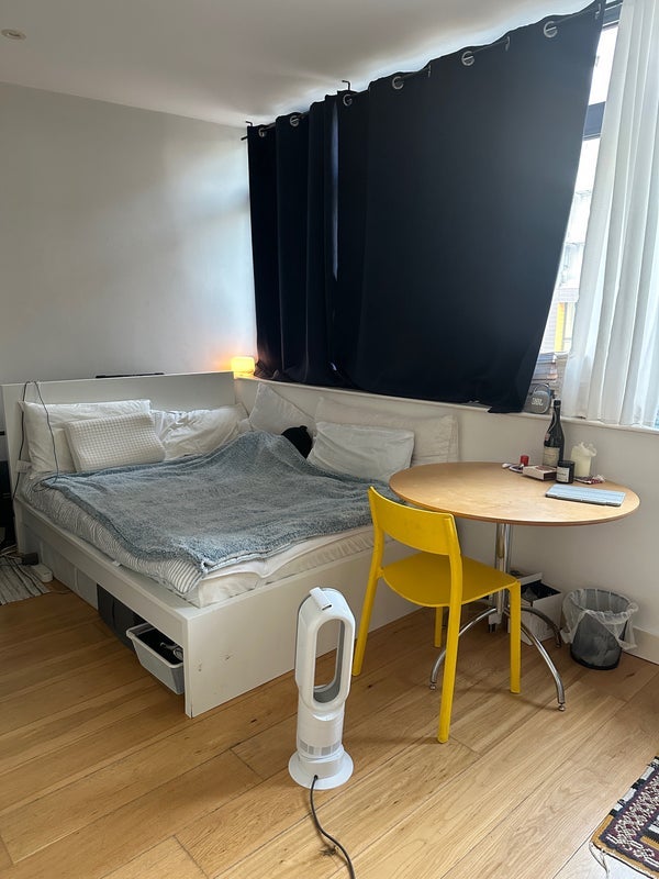 Room Holloway Road in Greater London